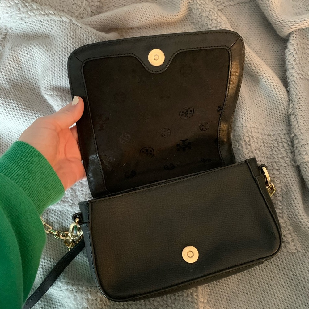 SOLD Tory Burch Robinson Chain Wallet - Picture 4 of 7